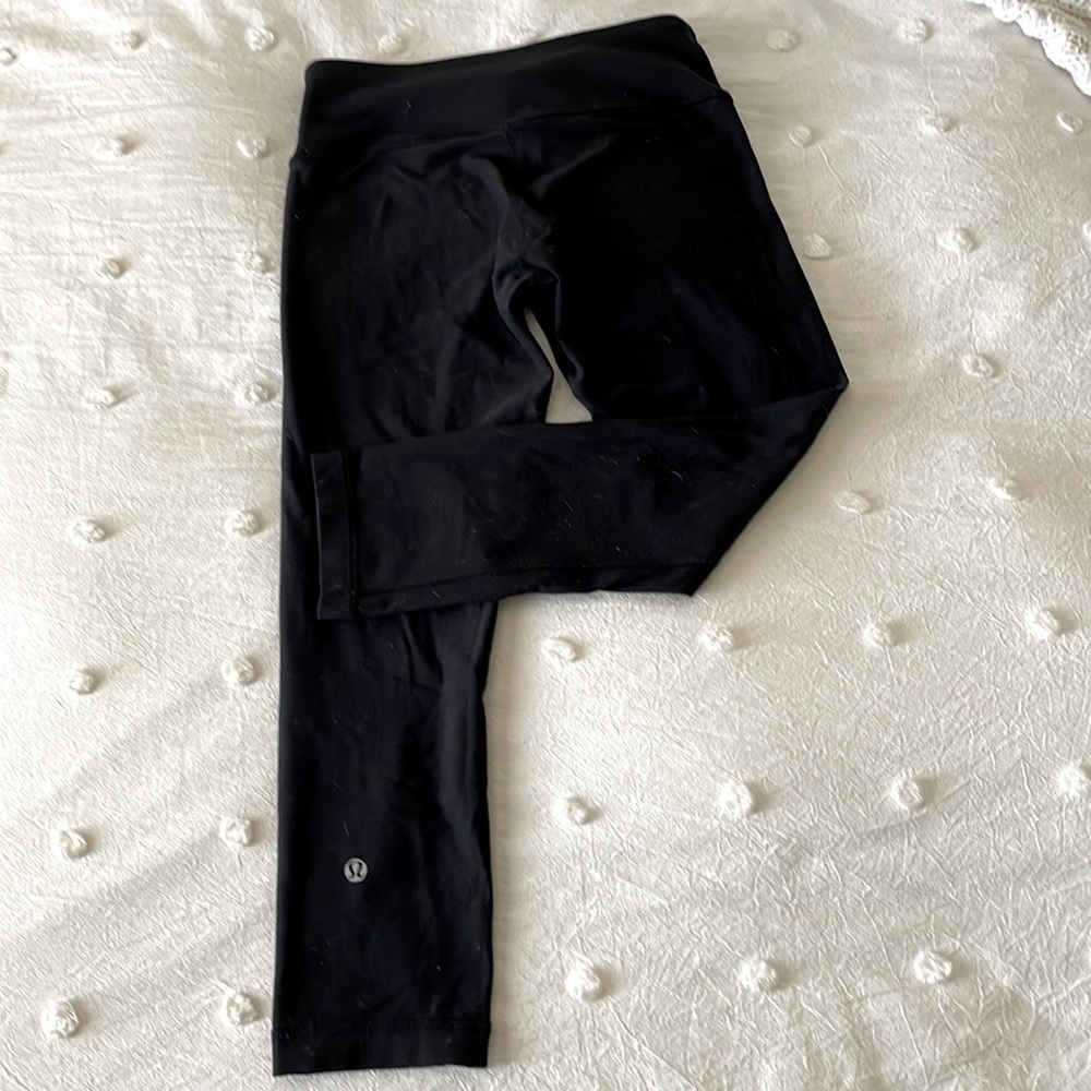Lululemon reversible black cropped leggings. Size 4. Gentle used!